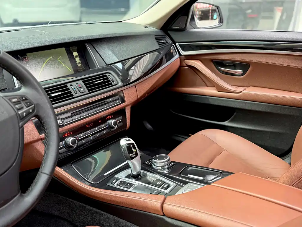 BMW 5 Series — миниатюра 14