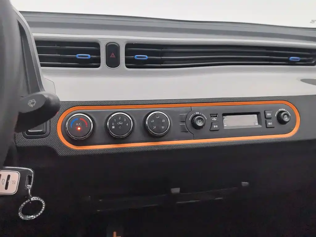 Wuling MINIEV — миниатюра 12