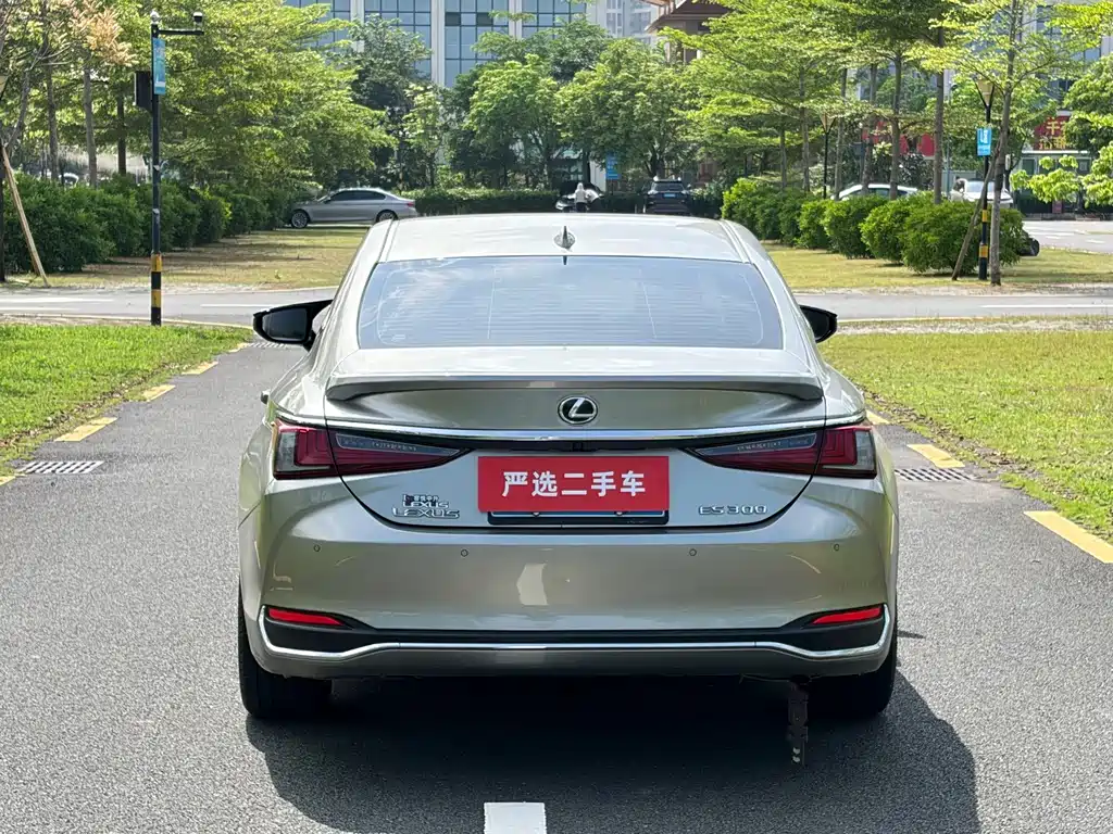 Lexus ES — миниатюра 8