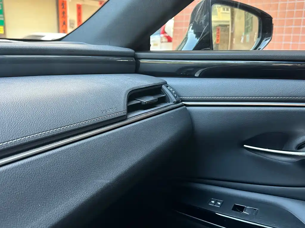 Lexus ES — миниатюра 14