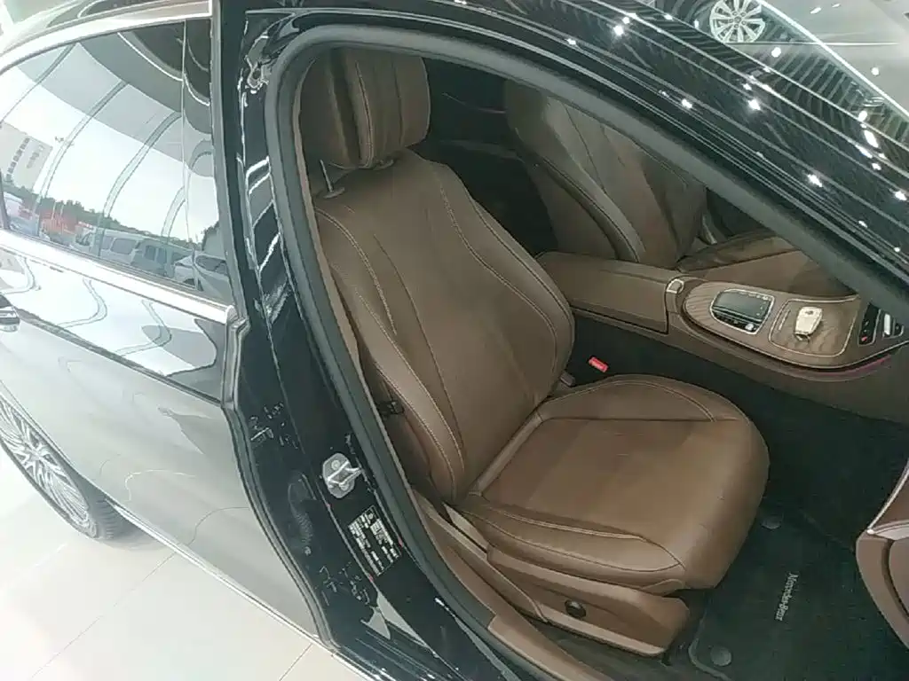Mercedes-Benz E-Class — миниатюра 25