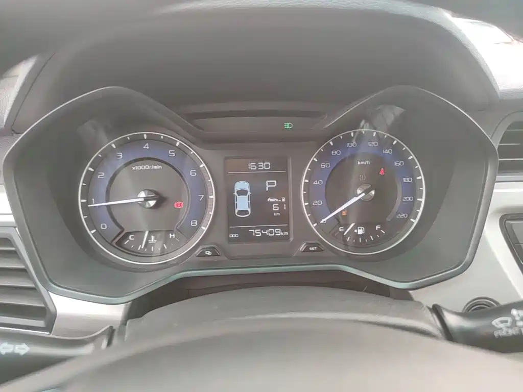 Geely Vision X3 — миниатюра 12