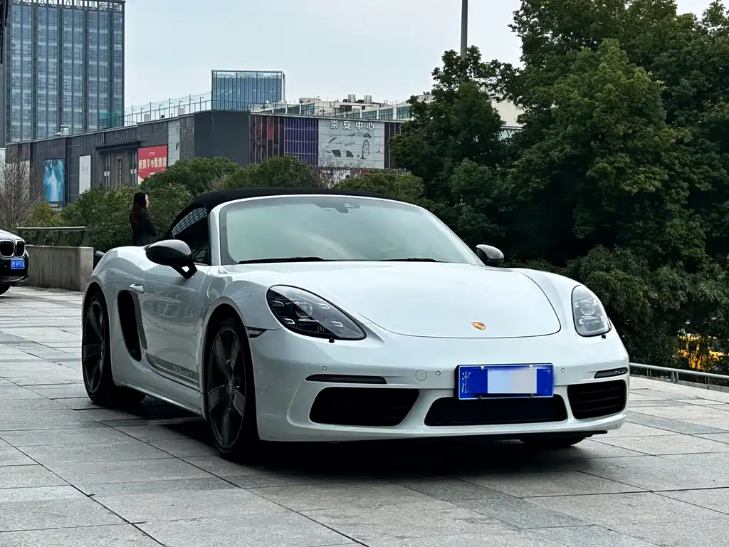 PORSCHE 718
