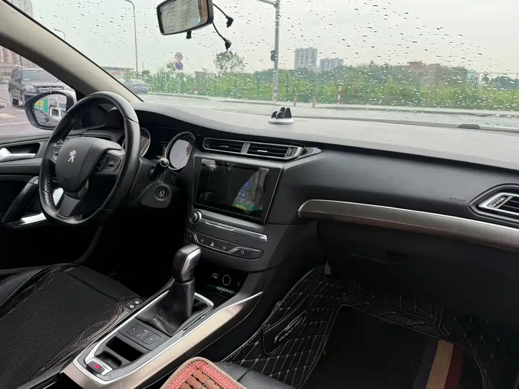 Peugeot 408 1.2T Auto Luxury Edition, фото 9