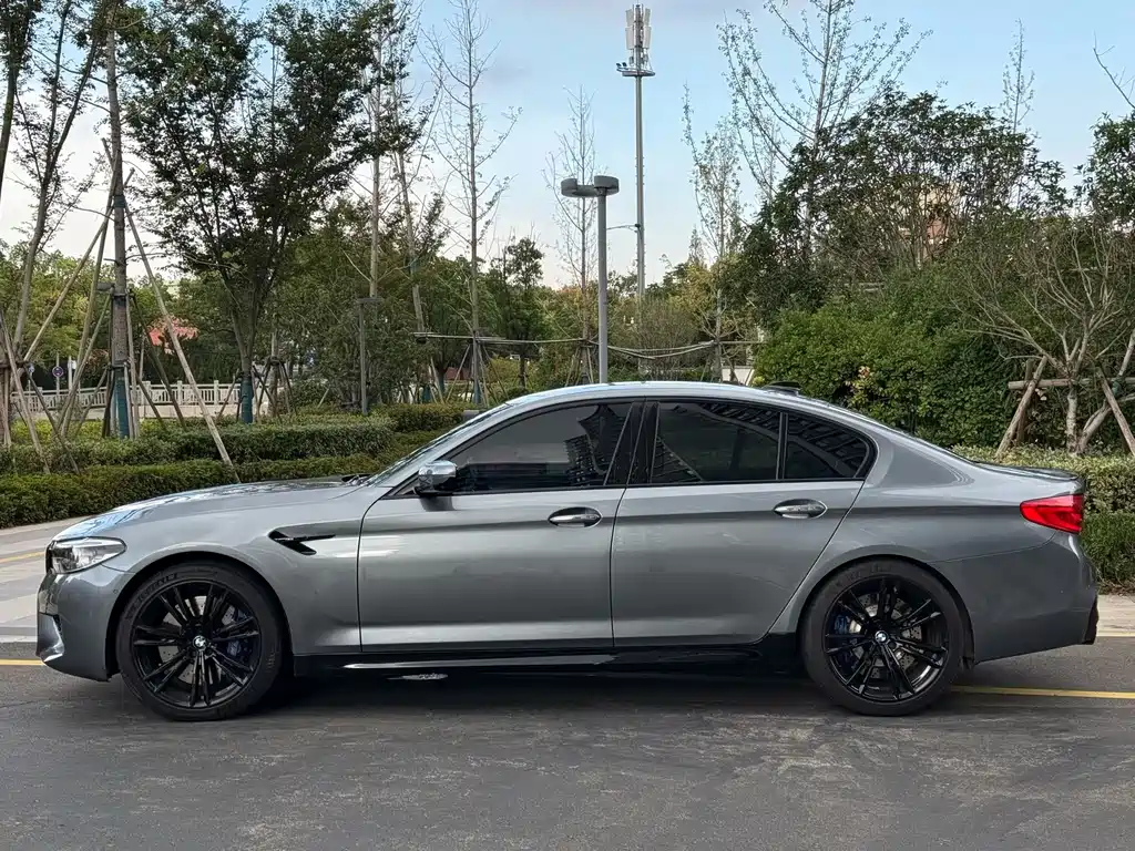 BMW M5 — миниатюра 2
