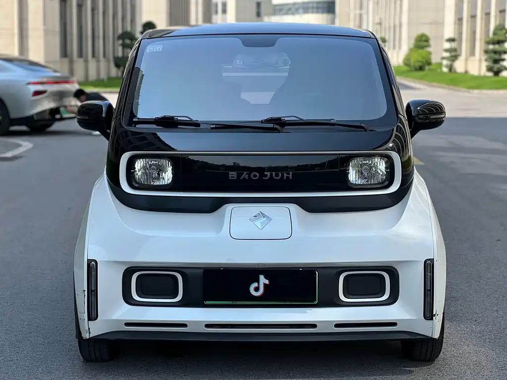 Baojun E300 — миниатюра 2