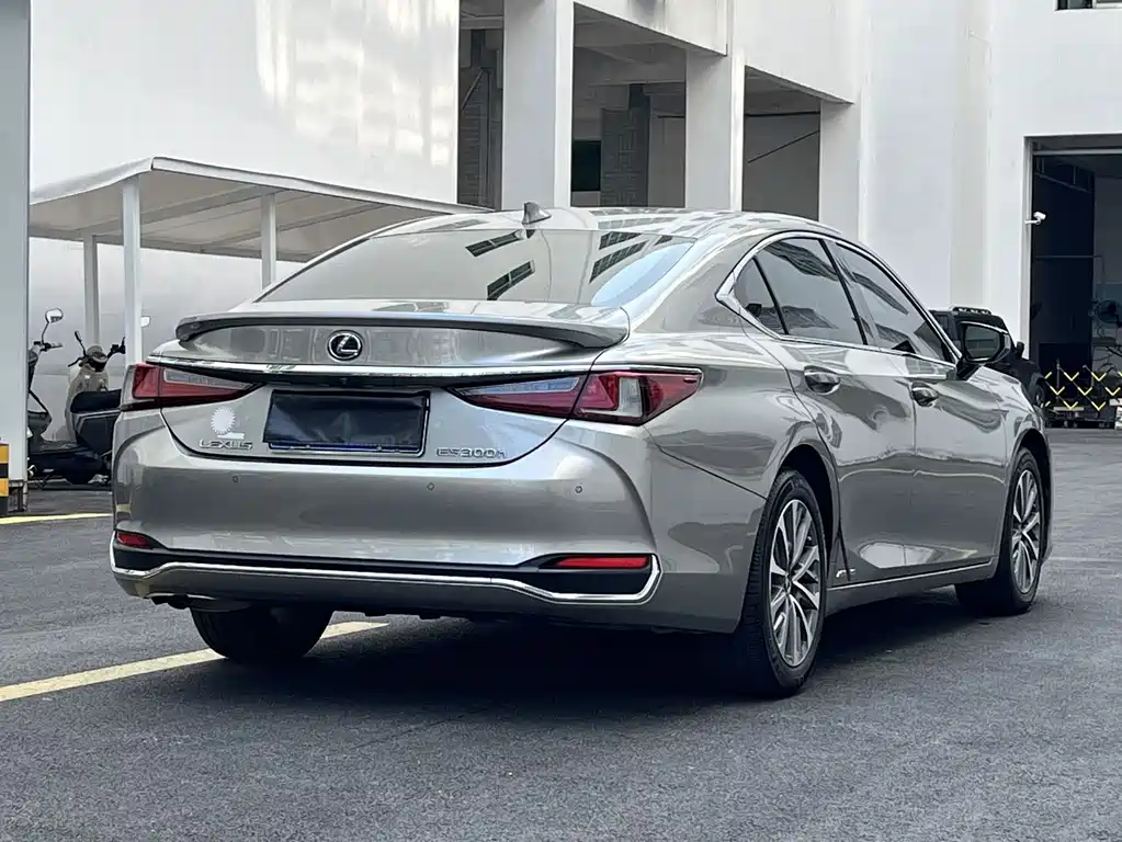Lexus ES — миниатюра 16