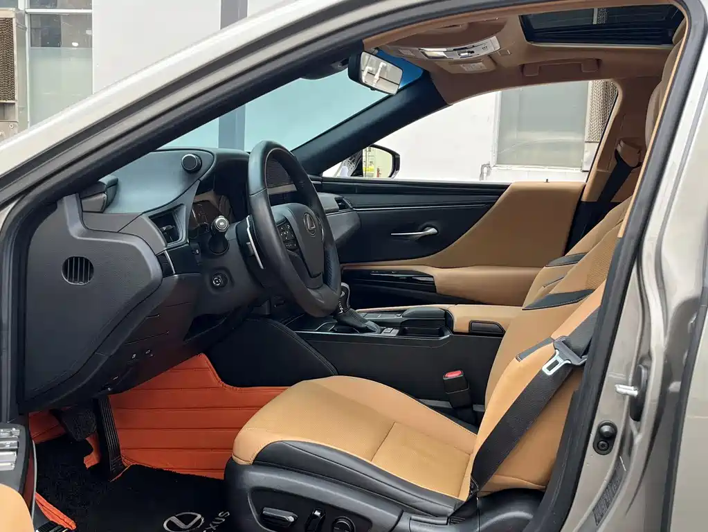 Lexus ES 2021 300h