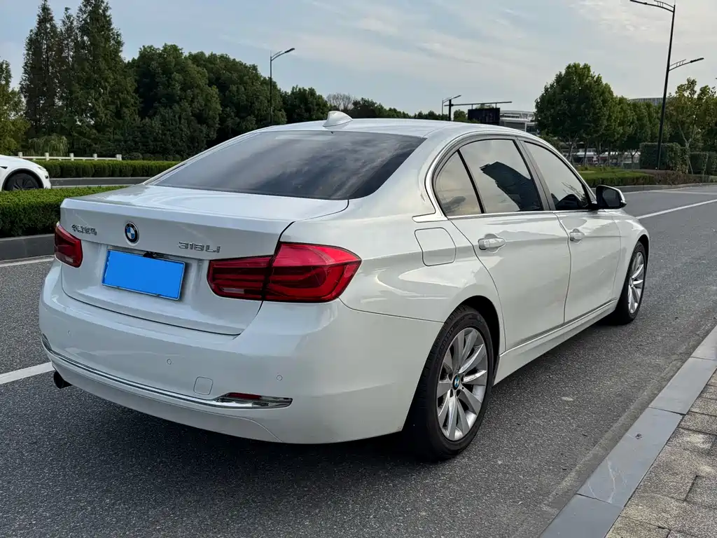 BMW 3 Series — миниатюра 4