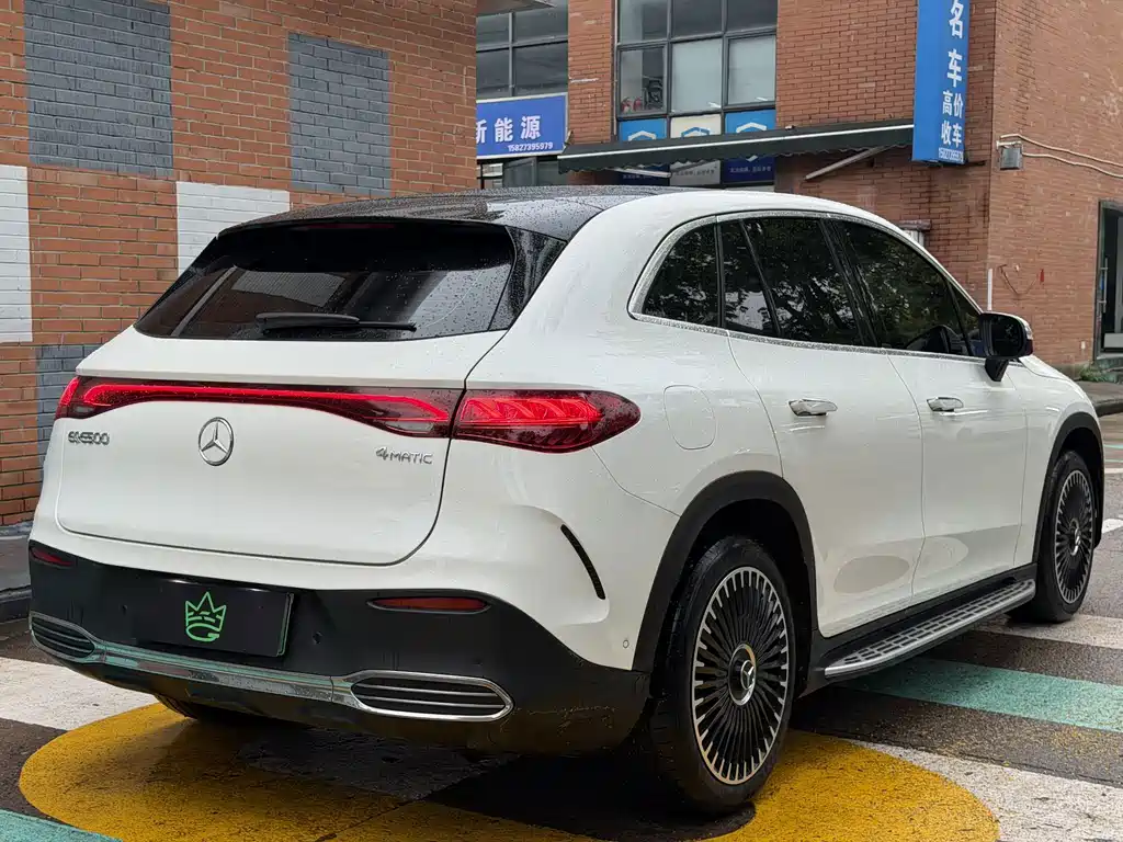 Mercedes-Benz EQE SUV — миниатюра 16