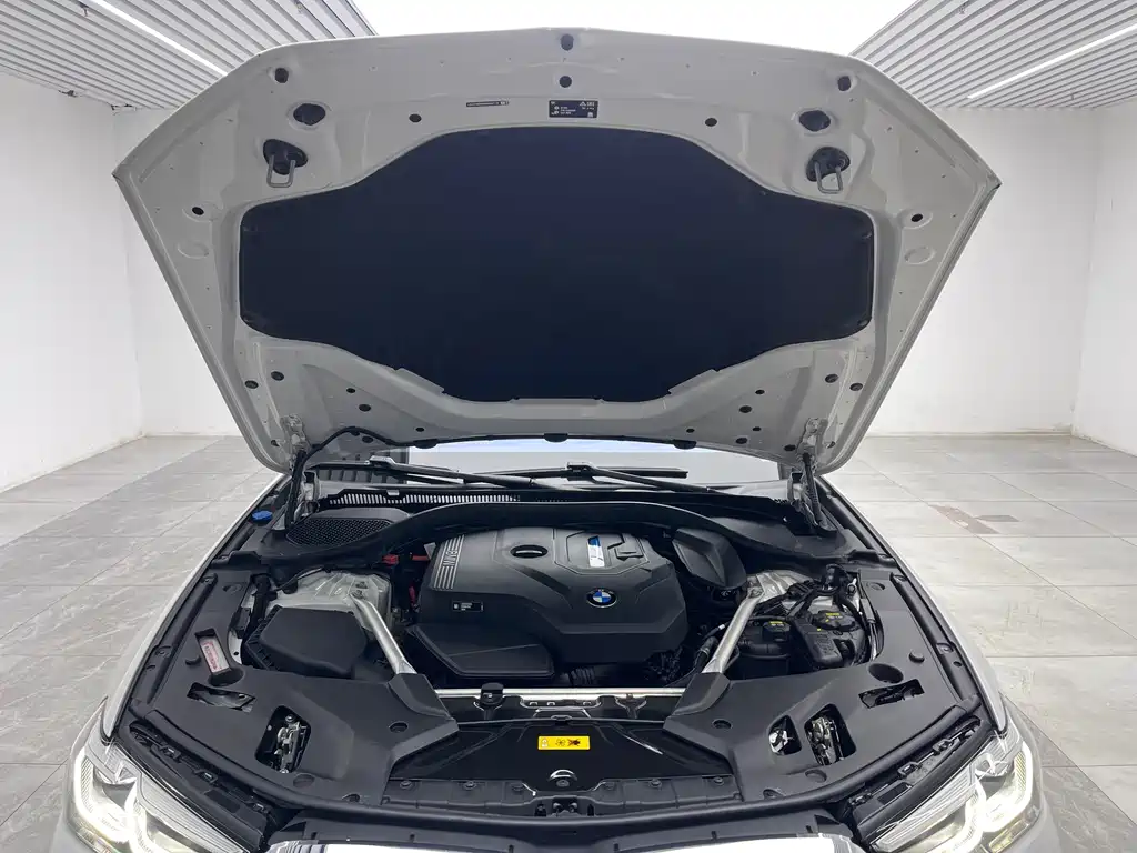 BMW 5 Series New Energy — миниатюра 9