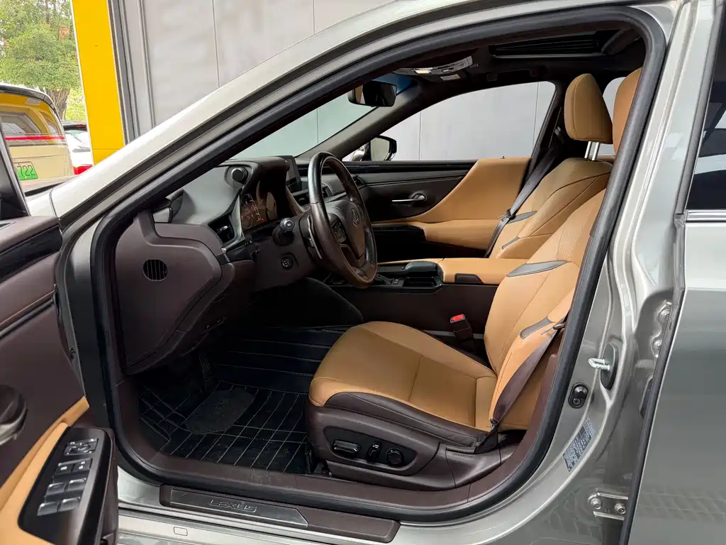 Lexus ES 2020 300h