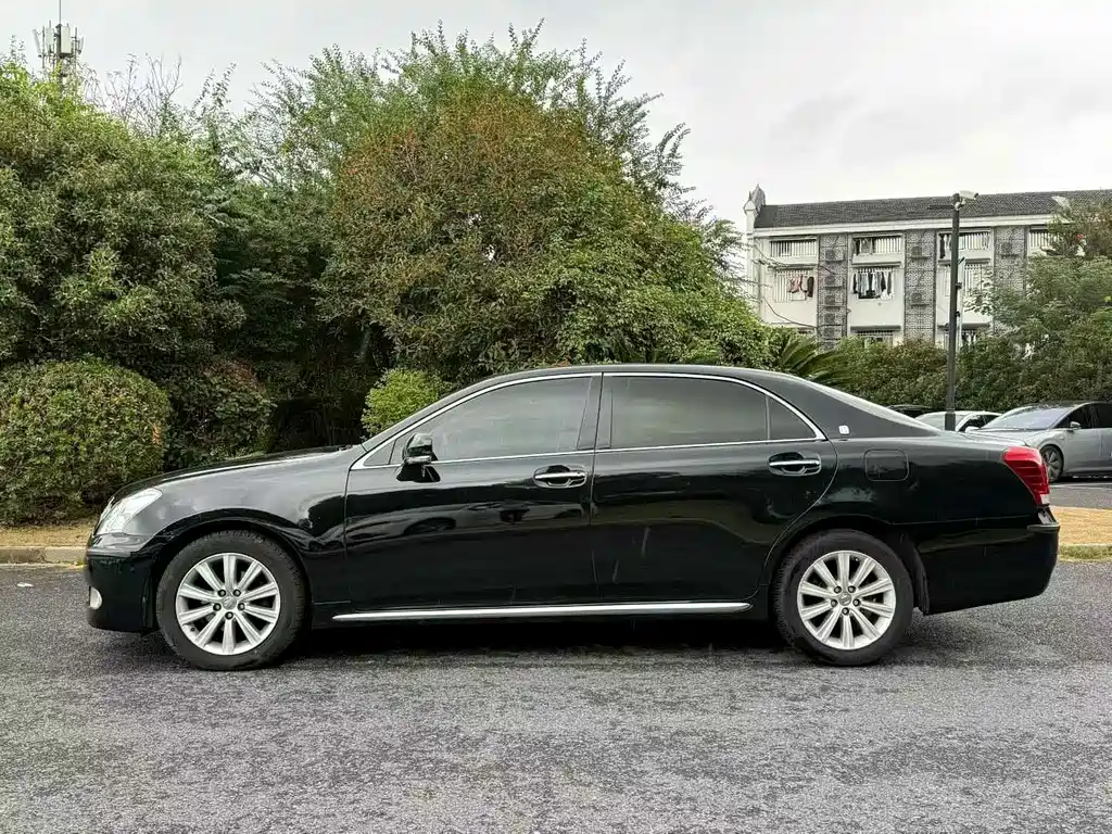 Toyota Crown 2011 2.5L Royal