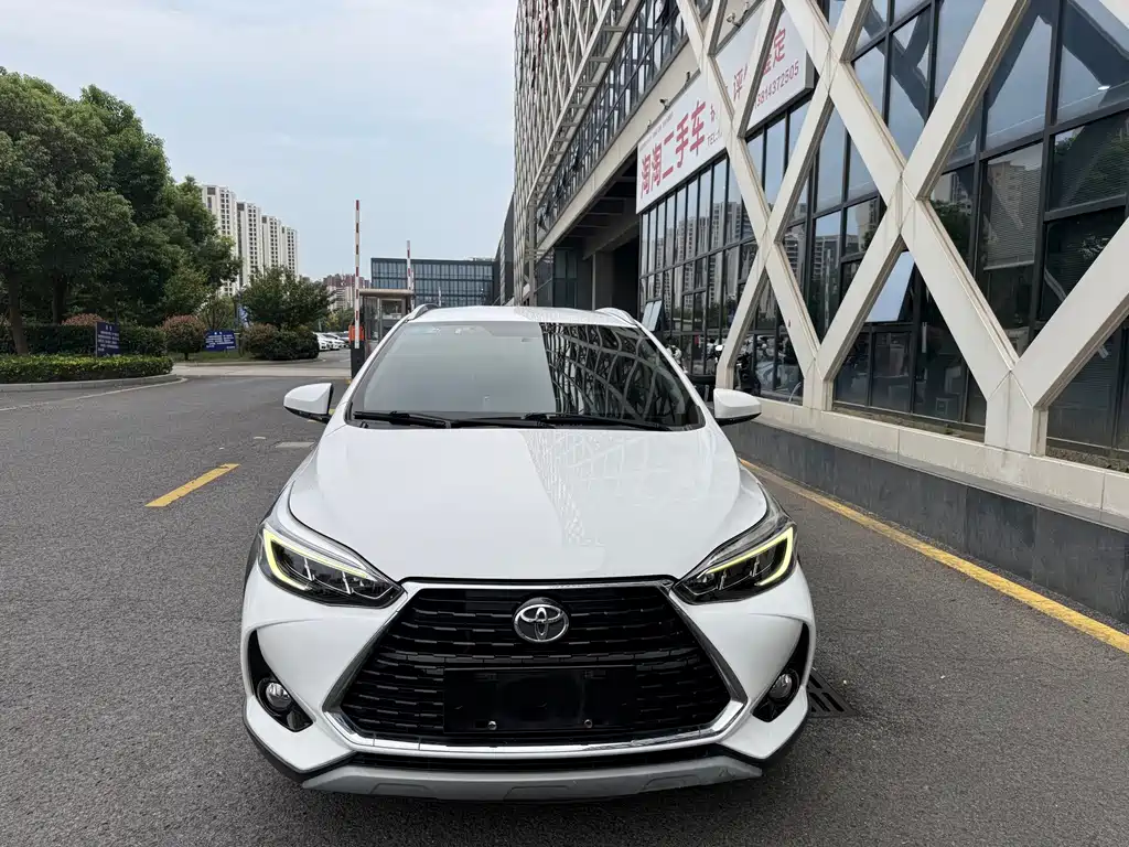 Toyota Yaris L — миниатюра 2