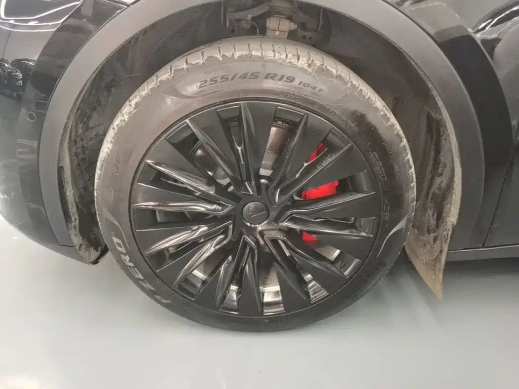 Tesla Model Y — миниатюра 23