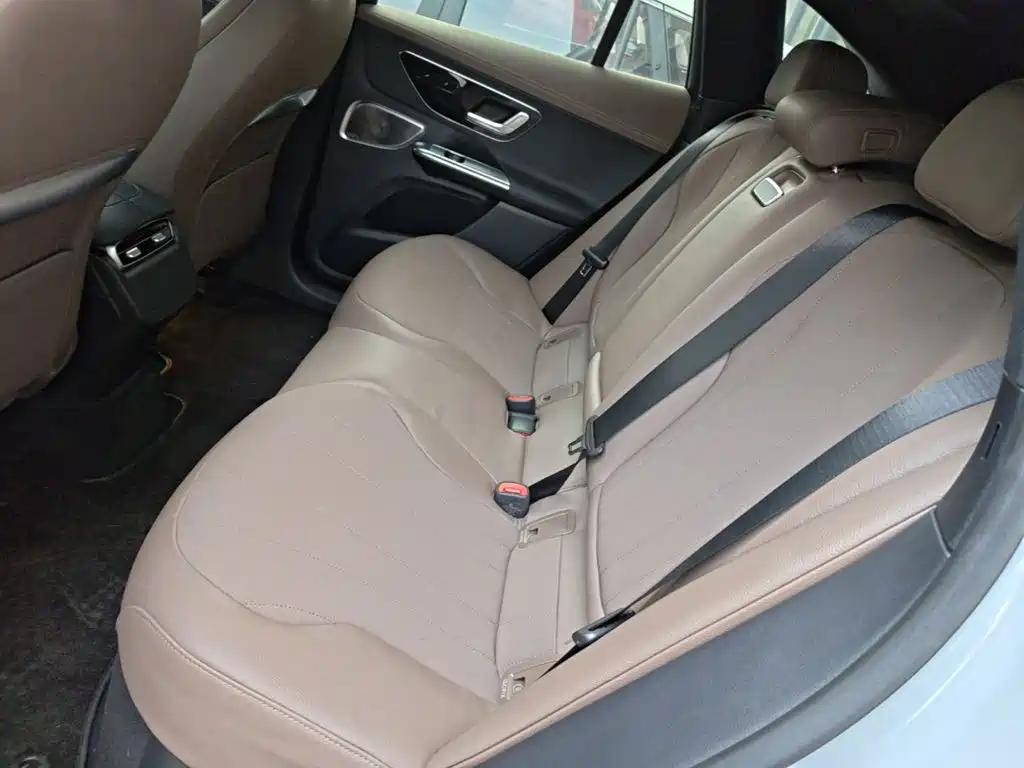 Mercedes-Benz EQE SUV — миниатюра 17