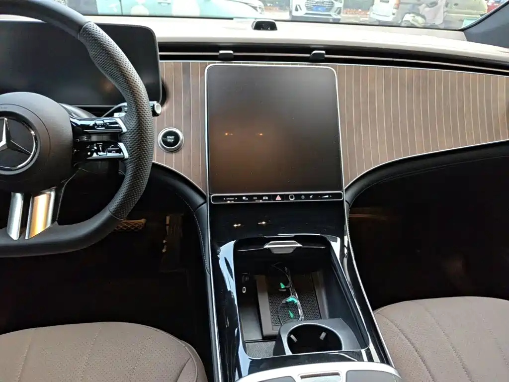 Mercedes-Benz EQE SUV — миниатюра 13