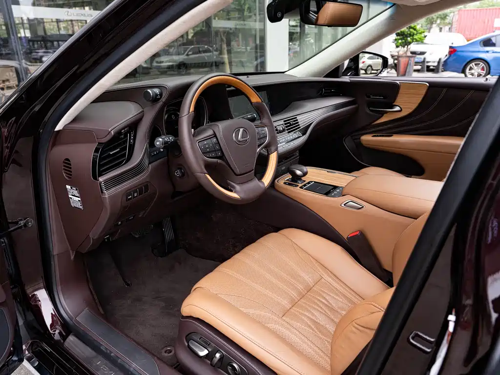 Lexus LS 2020 500h Luxury VI