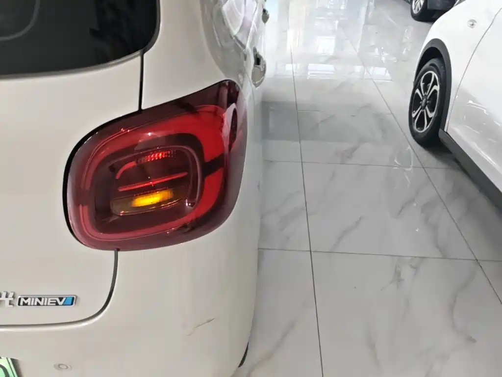 Wuling MINIEV — миниатюра 8