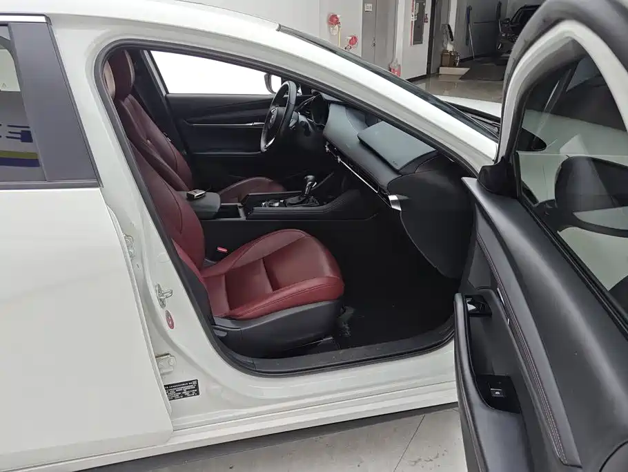 Mazda 3 Axela — миниатюра 8