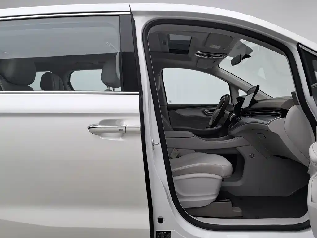 Roewe iMAX8 New Energy — миниатюра 23