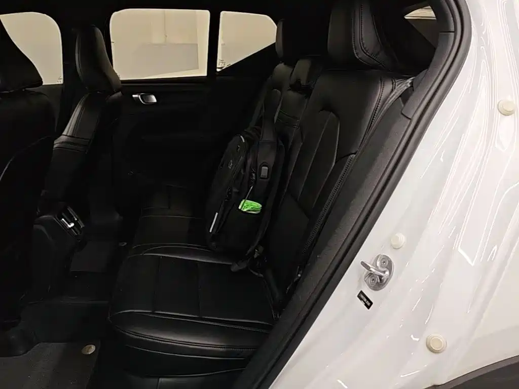 Volvo XC40 — миниатюра 17