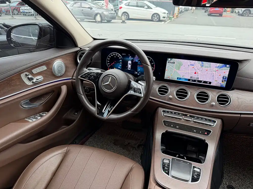 Mercedes-Benz E-Class — миниатюра 9