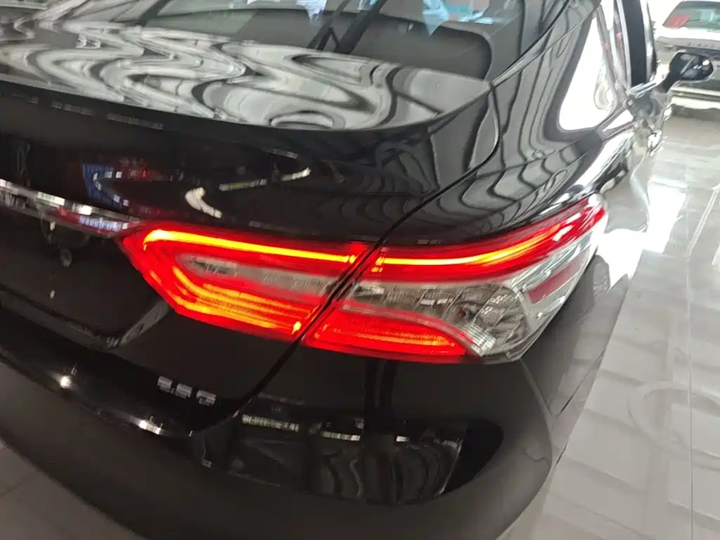 Toyota Camry — миниатюра 8
