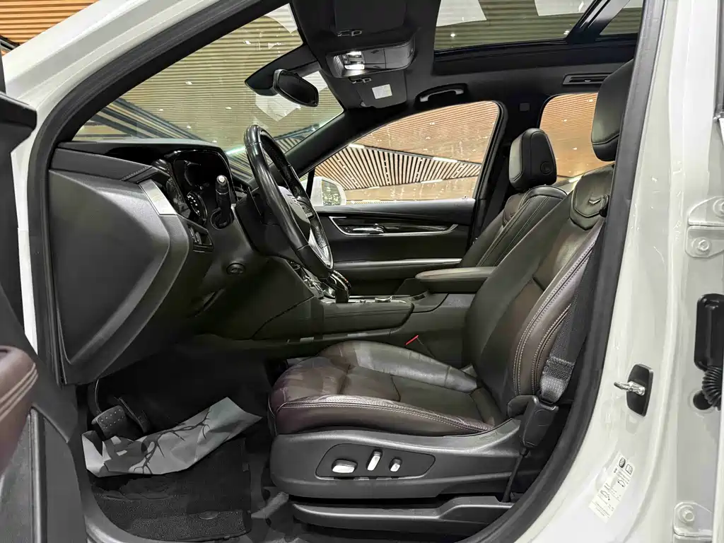 Cadillac XT6 — миниатюра 12