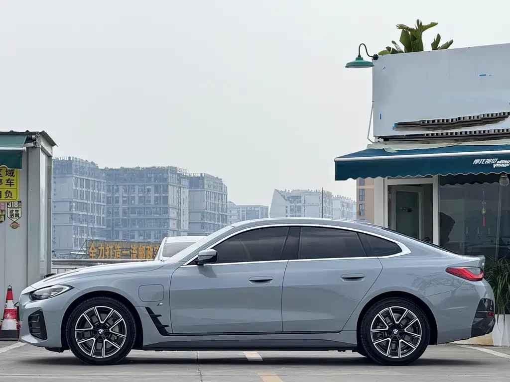 BMW i4 2023 eDrive35