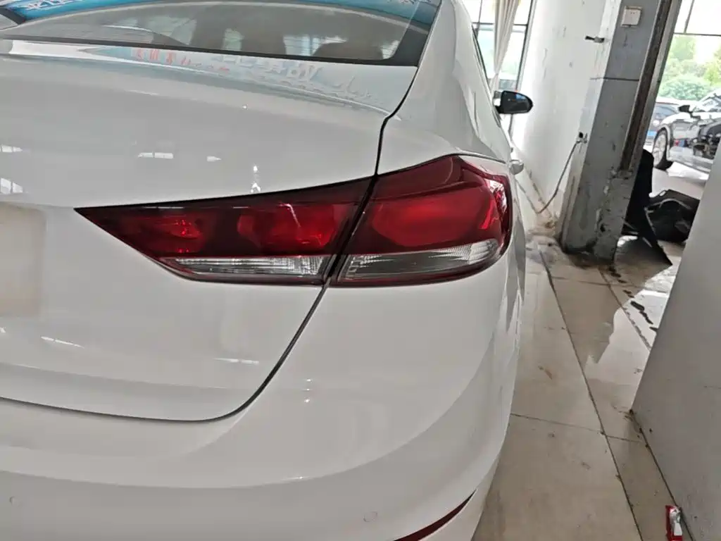 Hyundai Elantra — миниатюра 8