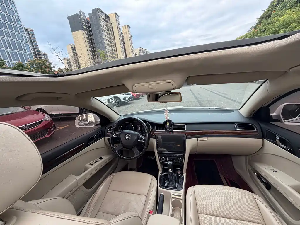 Skoda Superb — миниатюра 4