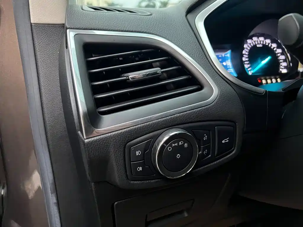 Ford Edge — миниатюра 8