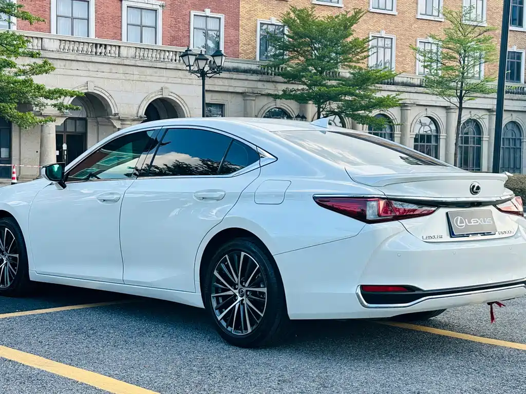 Lexus ES — миниатюра 4