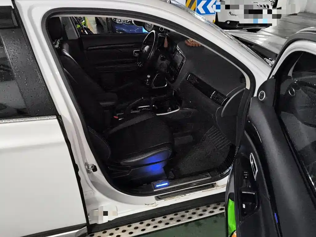 Mitsubishi Outlander — миниатюра 19