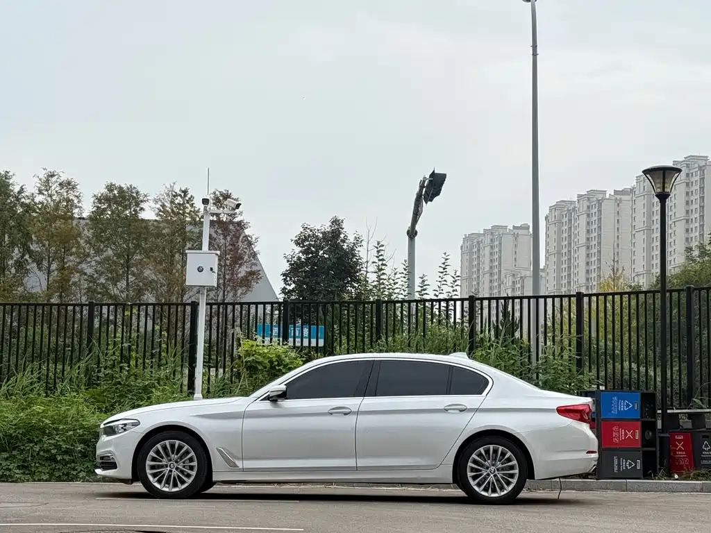 BMW 5 Series — миниатюра 3