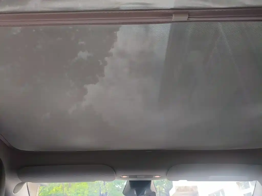 Tesla Model Y — миниатюра 18