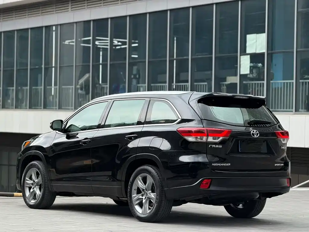 TOYOTA HIGHLANDER