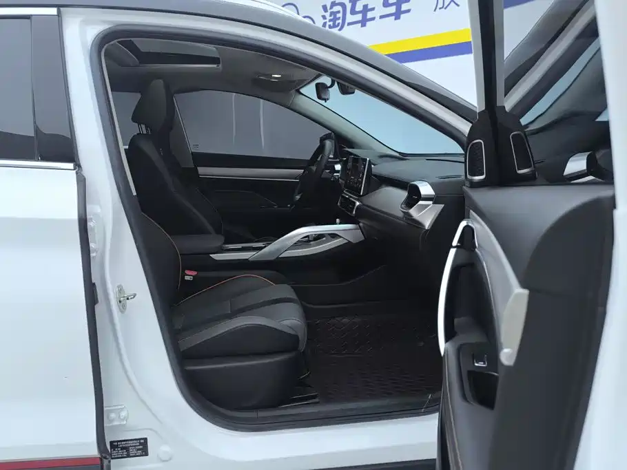 Geely Binyue — миниатюра 8