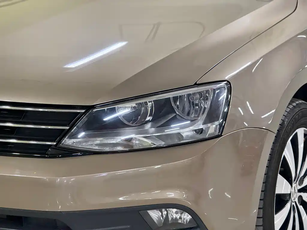 Volkswagen Sagitar 2017 1.6L MT Comfort