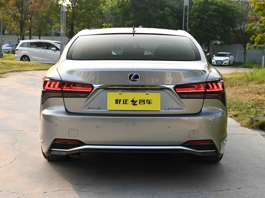 Lexus LS — миниатюра 6