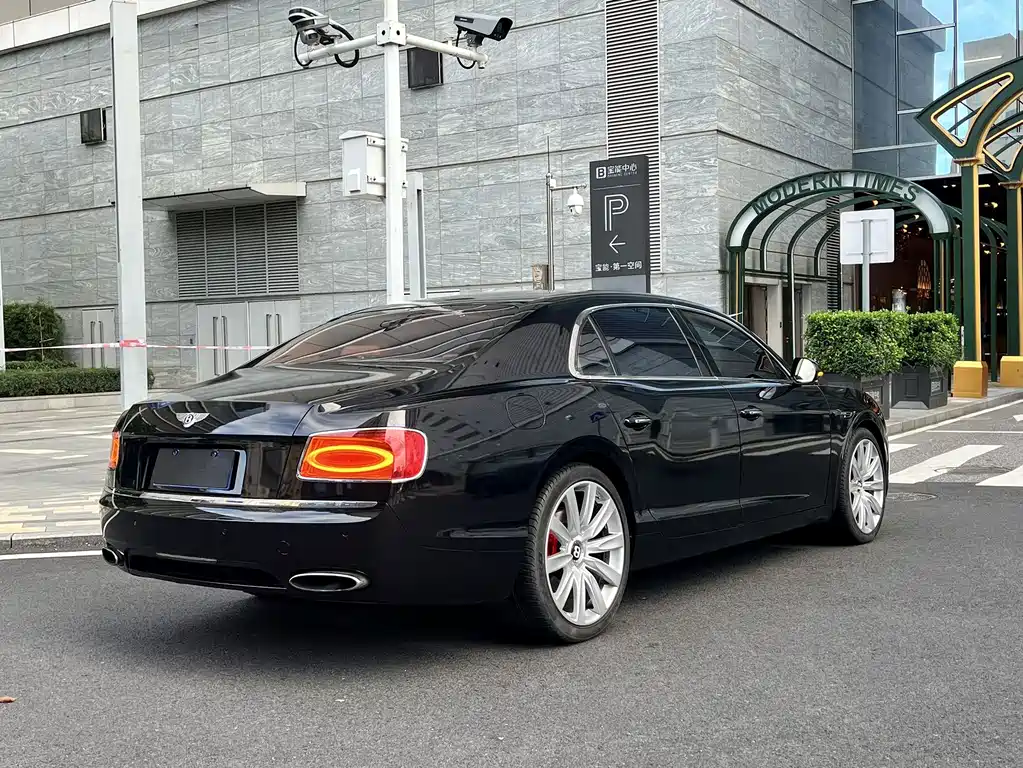 Bentley Flying Spur — миниатюра 12