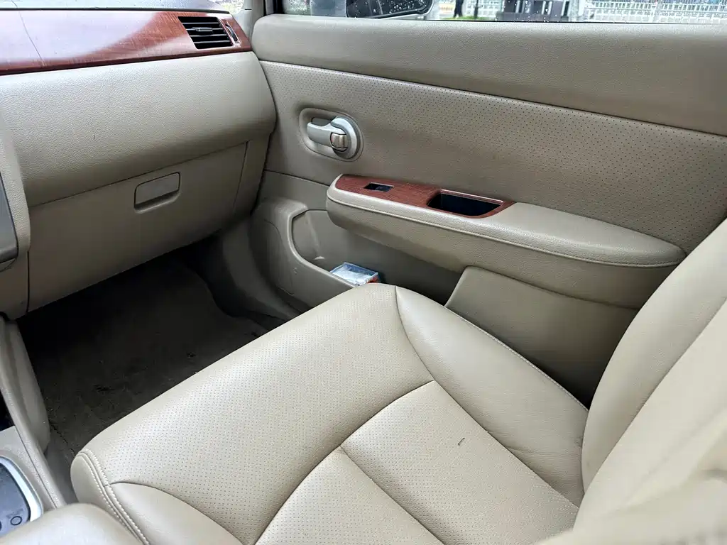 Nissan Tiida 2008 1.6L AT
