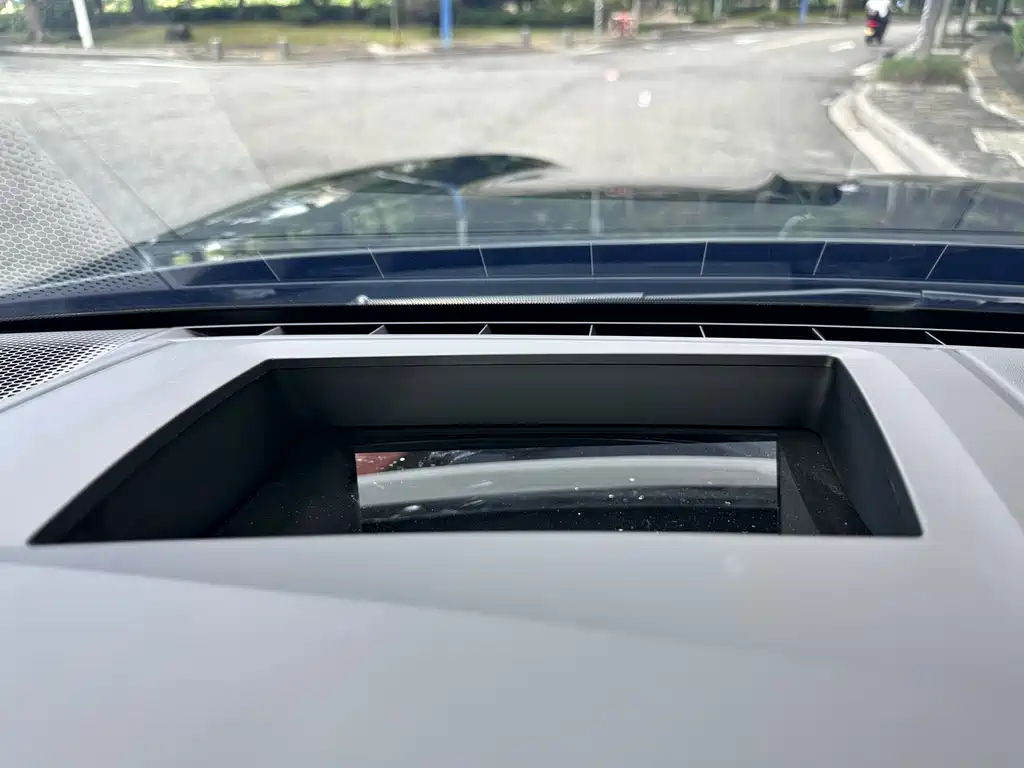 Porsche Cayenne — миниатюра 9