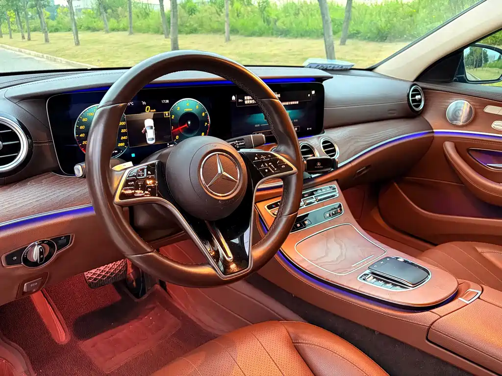 Mercedes-Benz E-Class — миниатюра 4