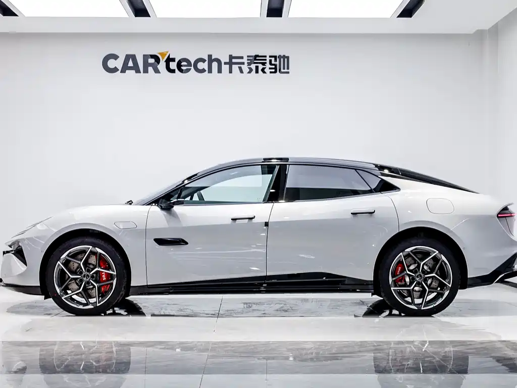 LOTUS SPORTS CAR EMEYA FLOWERS