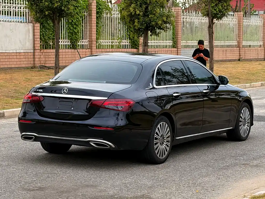 Mercedes-Benz E-Class — миниатюра 12