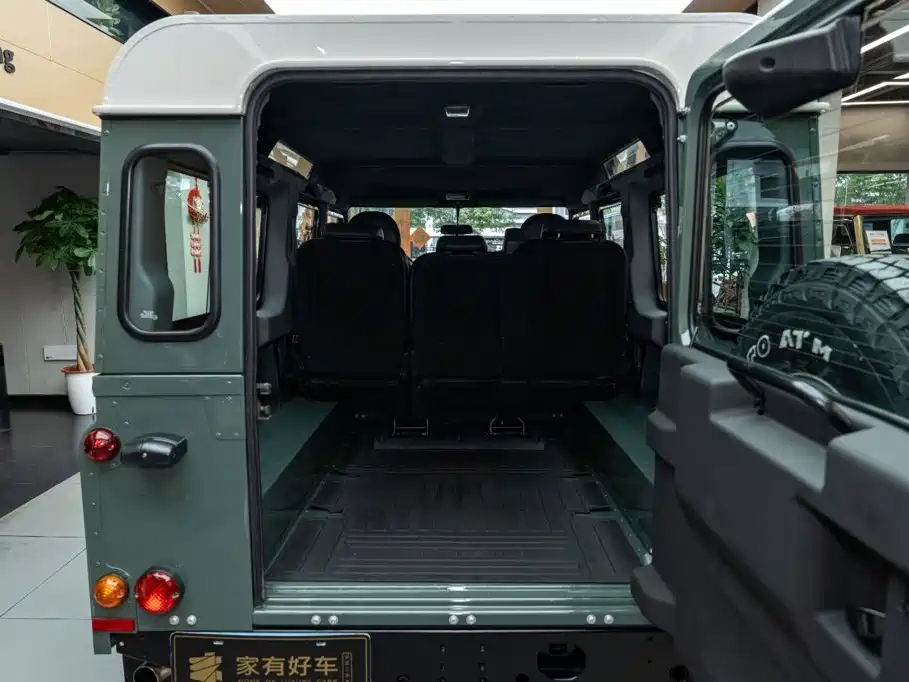 Land Rover Defender — миниатюра 16