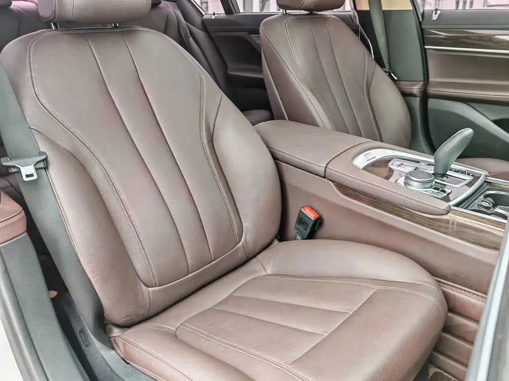 BMW 7 Series — миниатюра 15