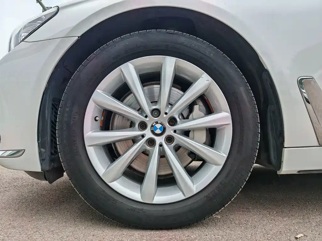 BMW 7 Series — миниатюра 6